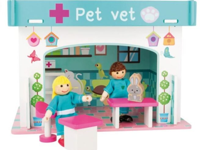 Wooden Toy Playhouse Animal Hospital with Accessories