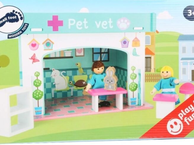 Wooden Toy Playhouse Animal Hospital with Accessories