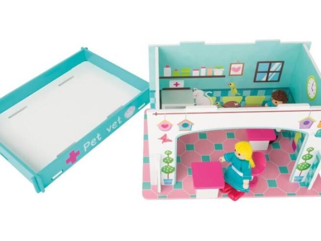 Wooden Toy Playhouse Animal Hospital with Accessories