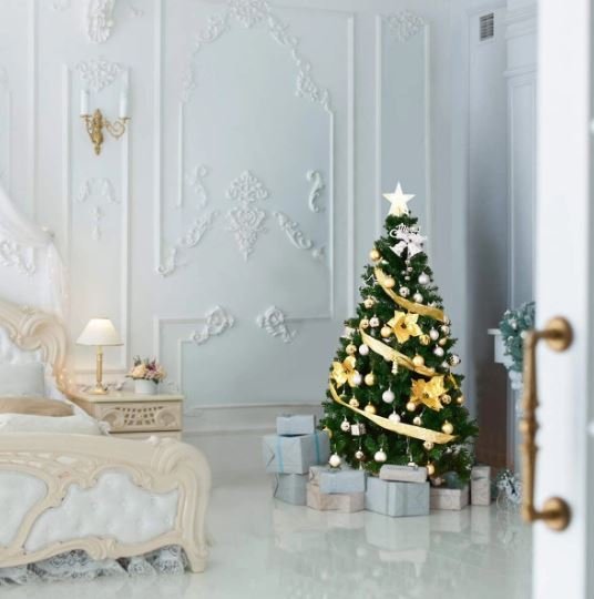 Artificial Christmas Tree 210 CM with Metal Stand