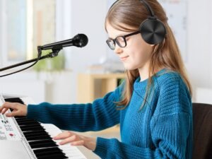 61-Key Electronic Piano Keyboard Microphone Stand 255 Sounds 255 Rhythms 24Demo