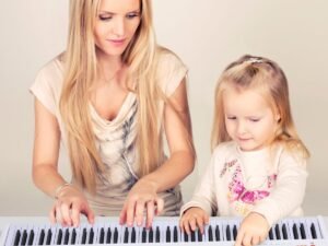 88-Key Digital Piano Weighted Keys Bluetooth Function MIDI Interface Speakers