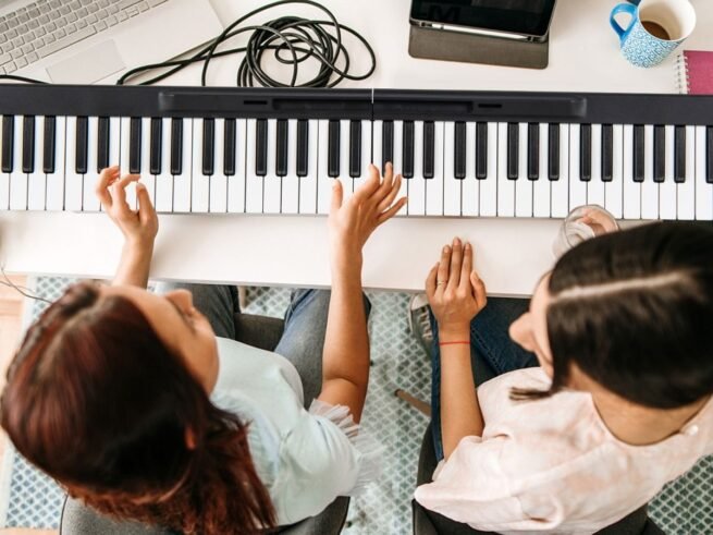 88 Keys Foldable Digital Piano Keyboard with Bluetooth MIDI Function