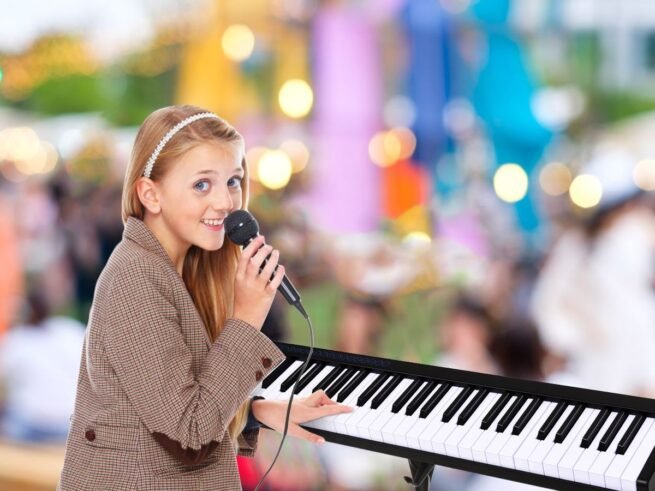 Piano Keyboard for Children 61 Keys Bluetooth 128 Rhythms 20 Demos MIDI / USB