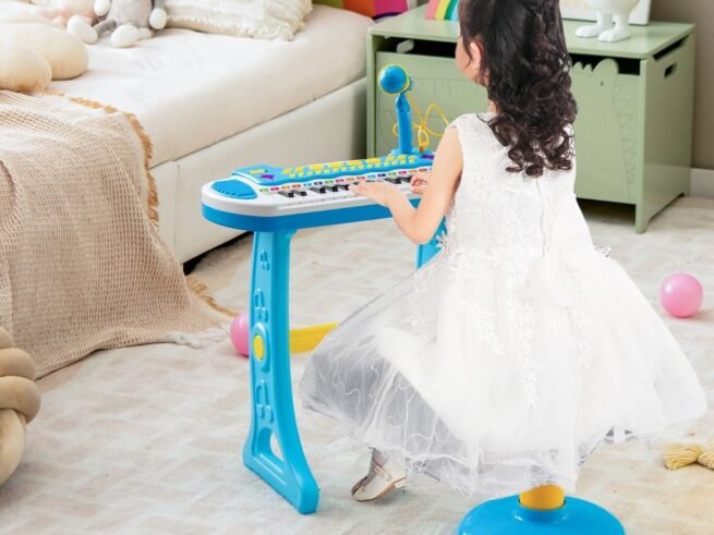 Piano for Children 31 Keys Stool Microphone Light Effects 8 Tones 7 Rhythms