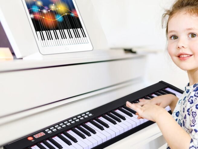 Portable Electric Piano Keyboard 61 Keys Bluetooth MIDI Sustain Pedal 2 Speakers