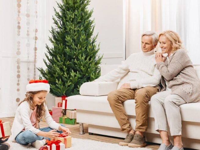 Artificial Christmas Tree 180 cm with 2 Types of 718 Realistic Branches in PVC