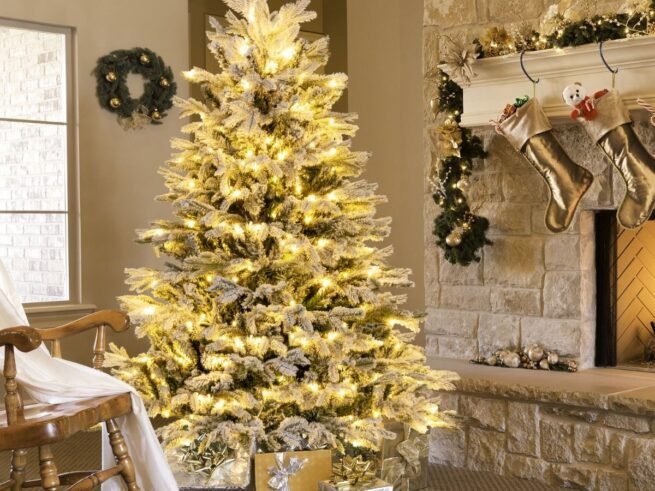 Artificial Christmas Tree Hinged 146cm 688 PE PVC Branches LED Lights Pre-Lit Flocked