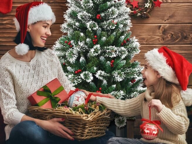 Artificial Christmas Tree 180cm with Snowflakes Dense Red Berries