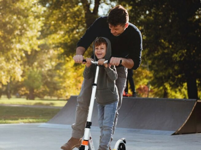 2 Wheel Scooter with Foldable Brake 3 Adjustable Heights Load 100KG