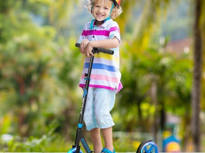 Kick Scooter Foldable and Adjustable Design with 2 Big Wheels LED Lights