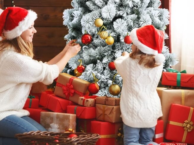 Long Hinged Snowy Christmas Tree 180cm 515 Leaves, 220 Pine Needles