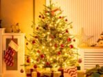 Artificial Christmas Tree Hinged 136cm 386 Branch Tips in PE PVC LED Lights
